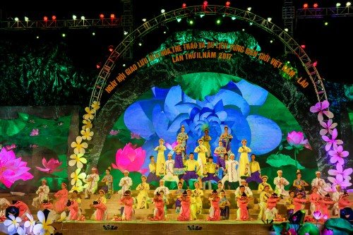 Chương trình nghệ thuật “Bài ca hữu nghị Việt – Lào” tại lễ khai mạc
